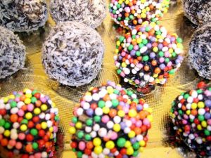 Ricetta di Carnevale: palline colorate di cioccolato