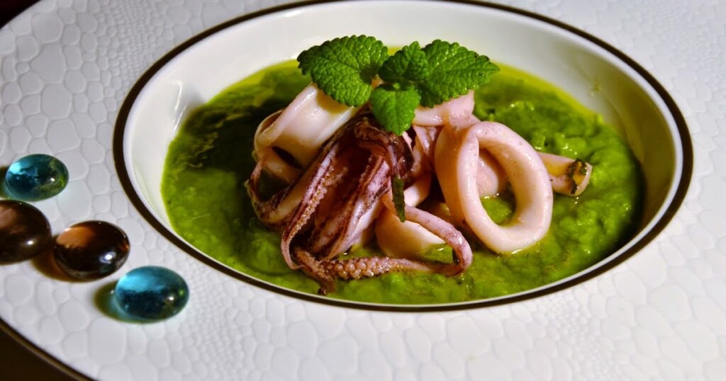 Galleria foto 'Crema di piselli con calamari' - foto 2