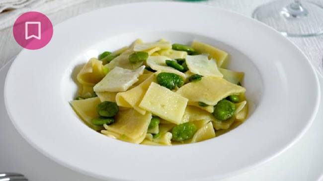 Maltagliati con fave, pancetta e pomodorini secchi