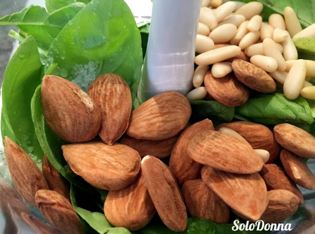 Galleria foto 'Pesto ricetta light con pomodorini e capperi' - foto 3