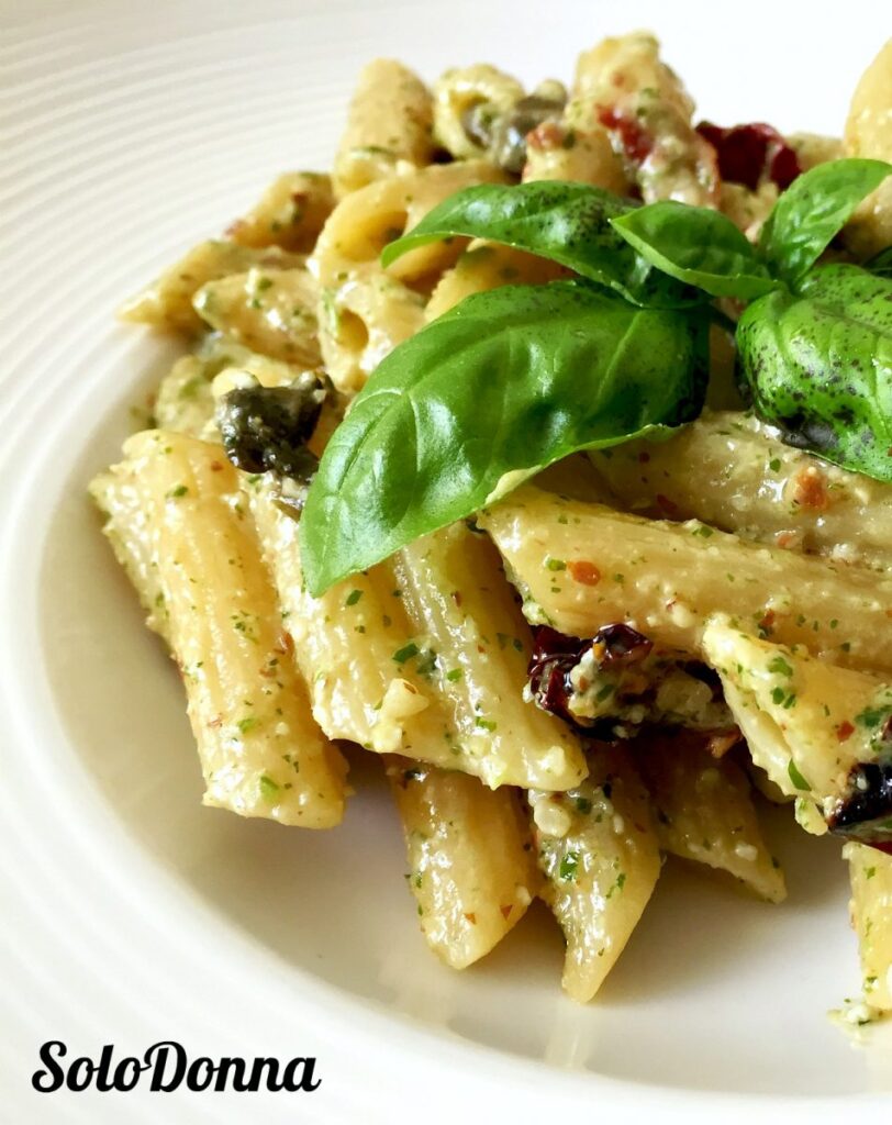 Galleria foto 'Pesto ricetta light con pomodorini e capperi' - foto 4