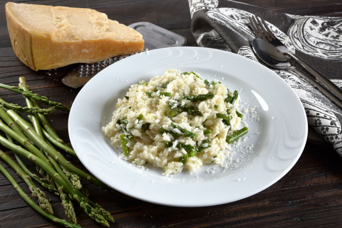 Risotto con asparagi e speck
