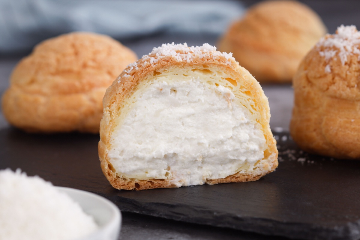 Bignè ripieni di ricotta alle erbe