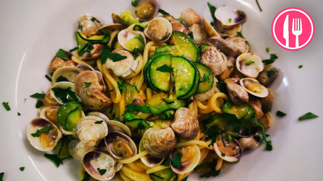 Spaghetti con vongole e zucchine
