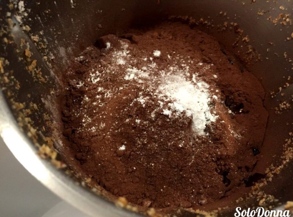 Galleria foto 'Torta al cioccolato senza uova e burro' - foto 5