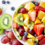 Insalata leggera con la frutta