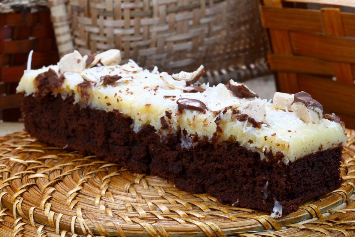 Cocco crudo e tavoletta di cioccolato