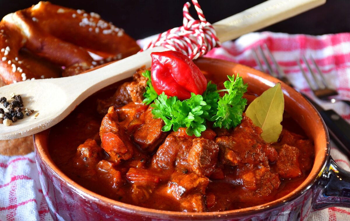 Gulasch di Manzo con Noodle