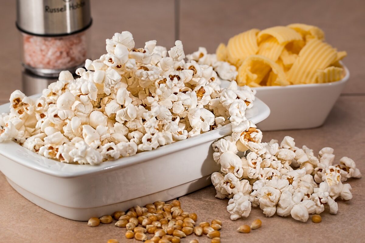 Popcorn (Basso Contenuto di Grassi e Sodio, Cotti al Microonde)