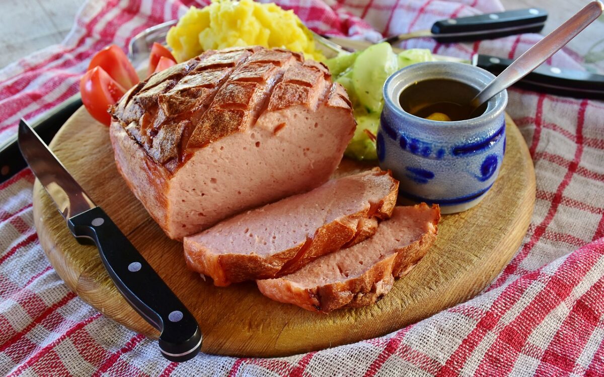 Patata al Forno Ripiena al Formaggio e Pancetta (Mangiata con la Buccia)