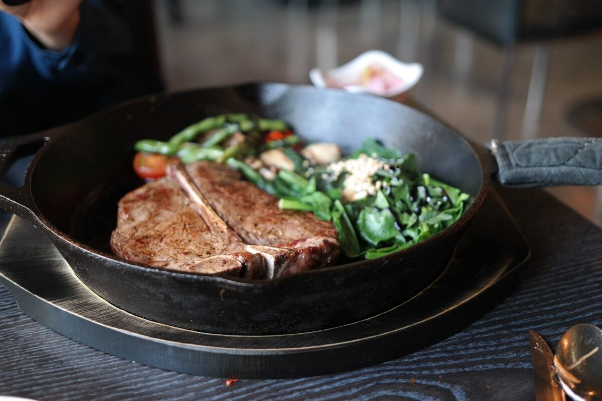 Bistecca con L’osso (solo Parte Magra, Tagliata con 0 cm di Grasso, Cotta, alla Griglia)