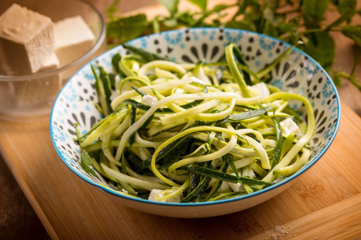 Insalata di zucchine e basilico