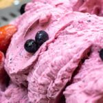 Gelato alla banana e lamponi