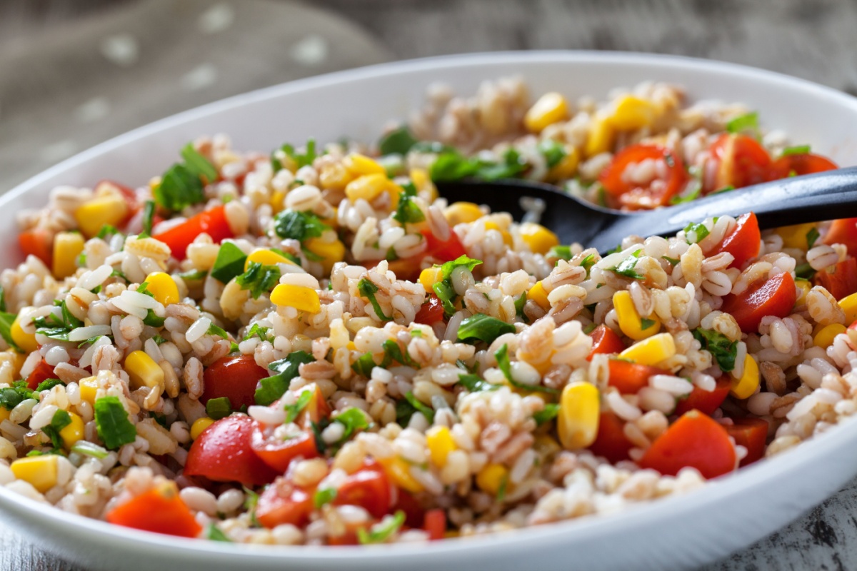 Insalata di riso, farro e orzo