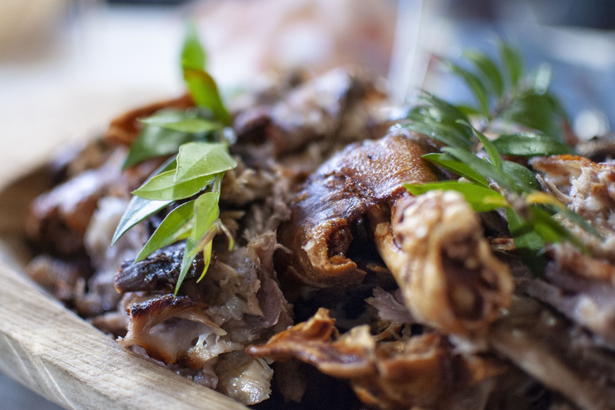 Porceddu sardo: ricetta tradizionale del maialino arrosto al mirto