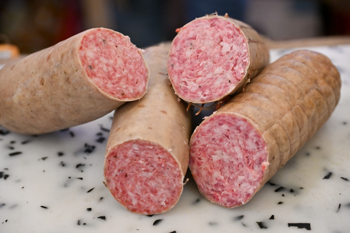 Ciauscolo marchigiano: il salame spalmabile tipico delle Marche Ciauscolo marchigiano: il salame spalmabile tipico delle Marche