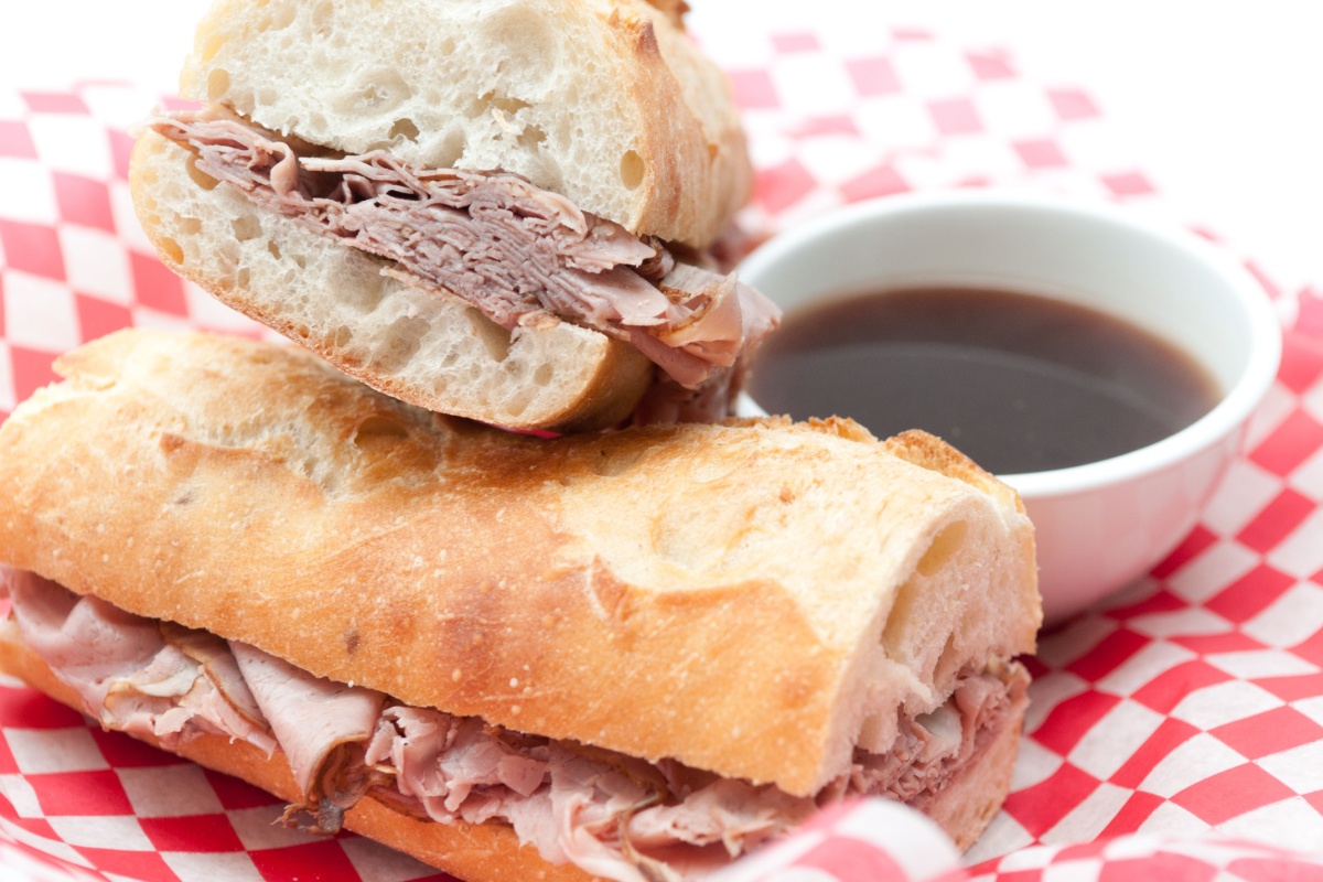 French Dip Sandwich: il panino cult di Los Angeles French Dip Sandwich: il panino cult di Los Angeles