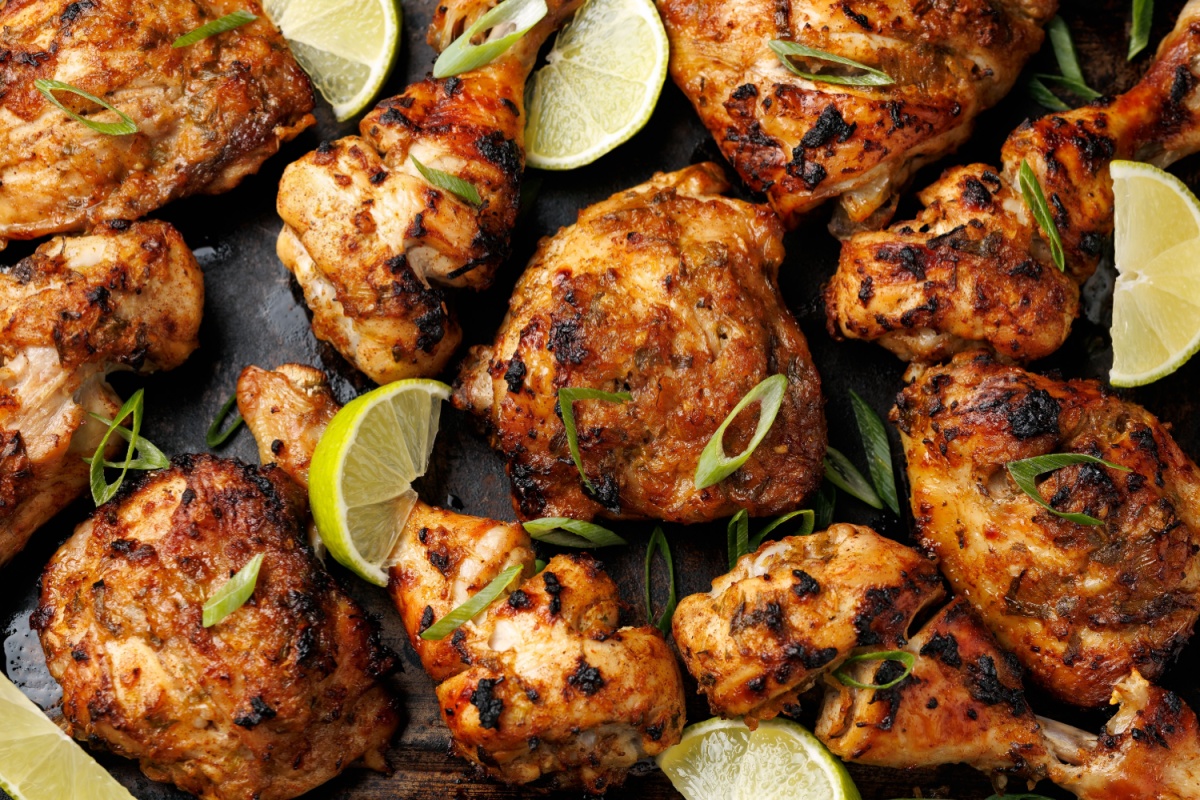 Alette di pollo al curry con chips di topinambur