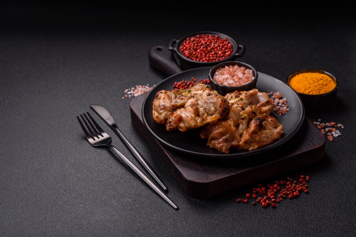 Alette di pollo piccanti glassate al miele