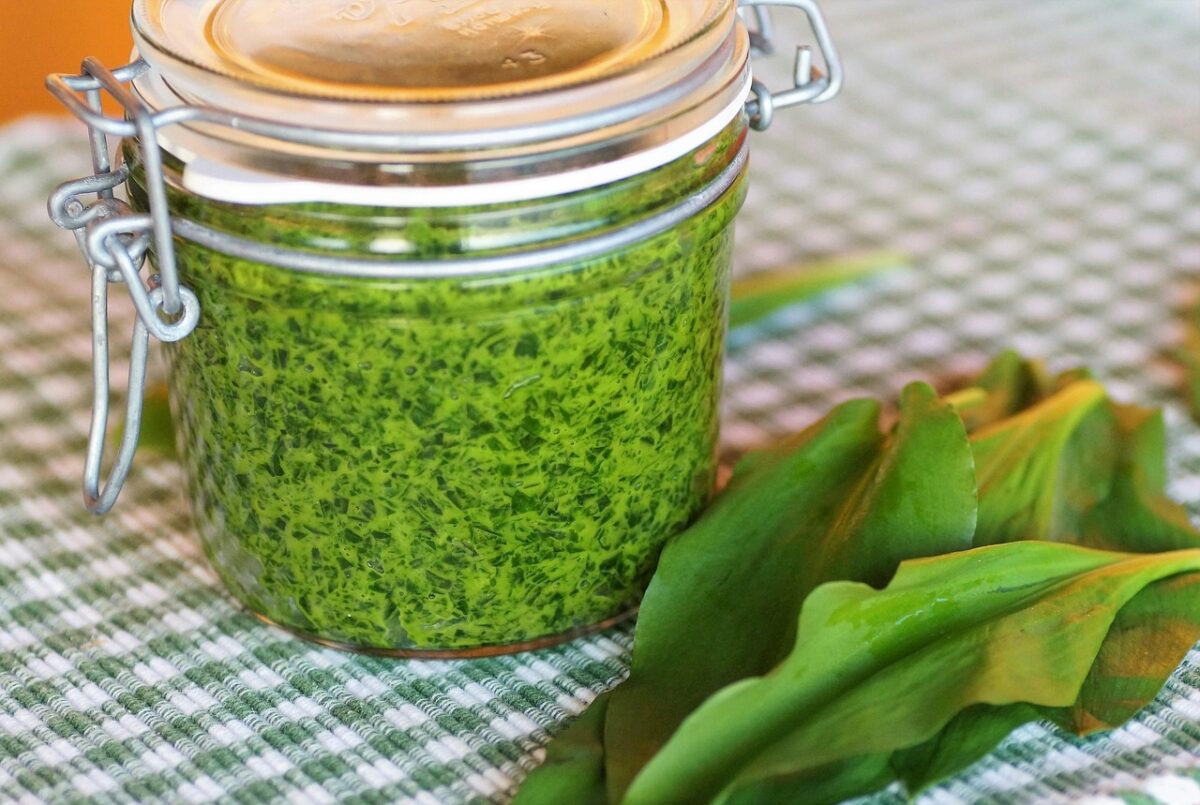 Ricetta del pesto di Gino Paoli: basilico pulito e crema perfetta
